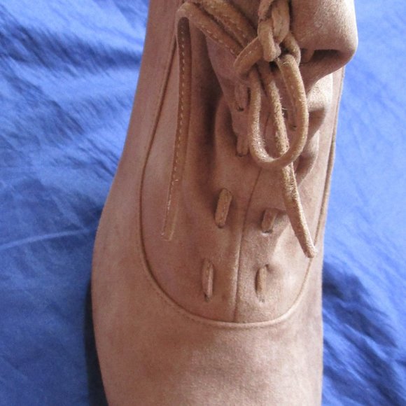 CALVIN KLEIN BROWN SUEDE HIGH HEEL ANKLE BOOT-NEAR MINT-SIZE 8 M-STILETTO HEEL - Picture 9 of 9